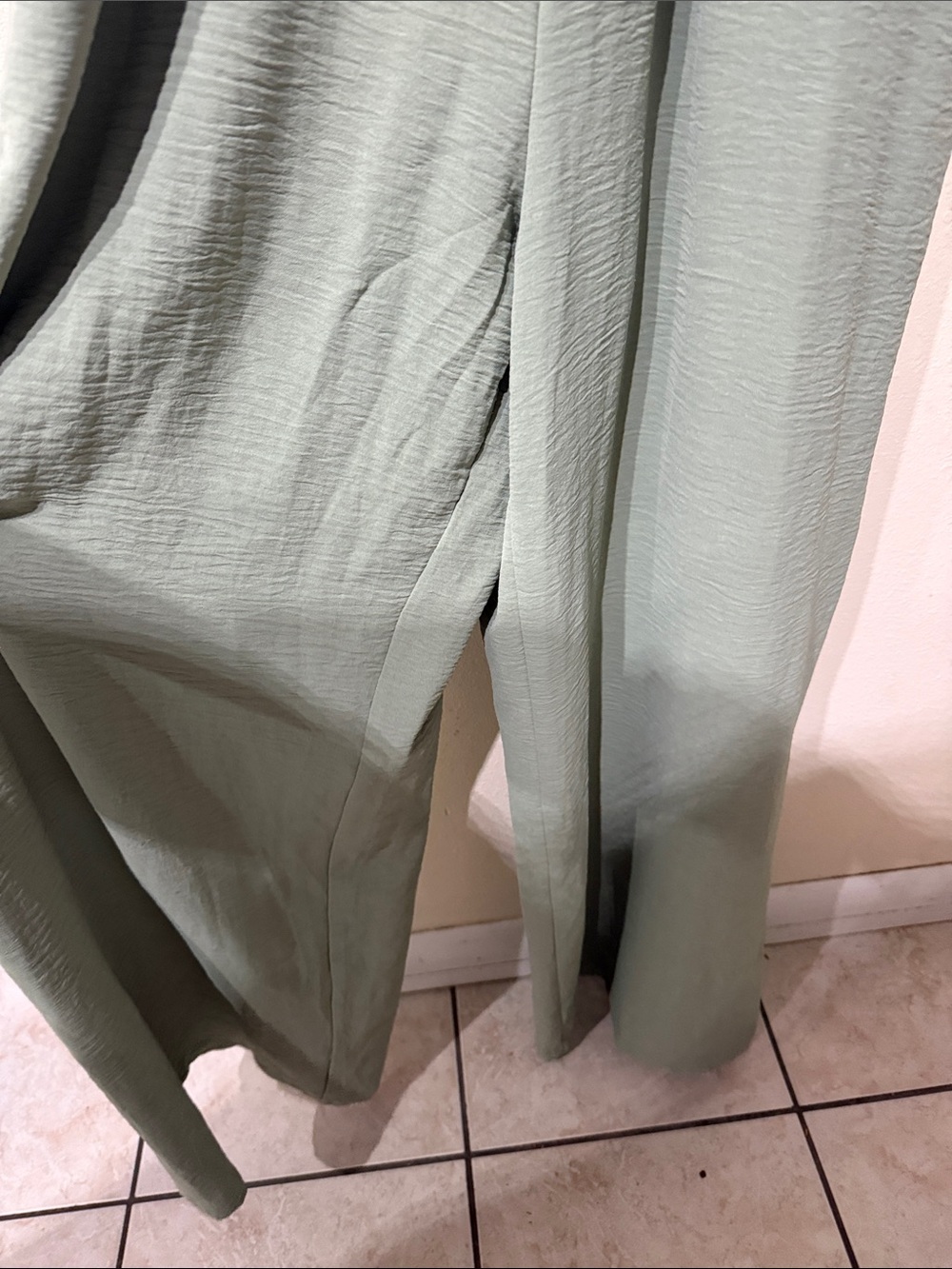 NWT Smocked Bodice Wide-Leg Jumpsuit in Sage Green Pockets - Picture 4 of 9